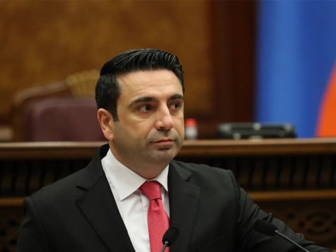 Simonyan Sankt-Peterburqa getməkdən qorxub 