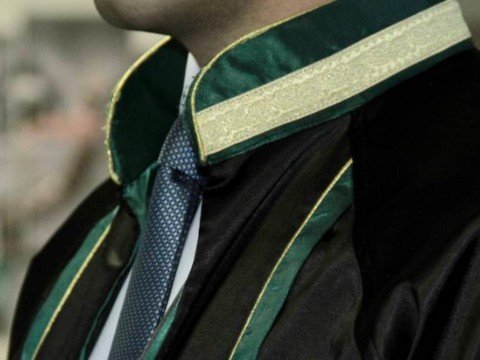 Azərbaycanda iki vəkilin fəaliyyəti&nbsp;dayandırıldı