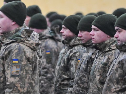Ukrayna 15 min məhbusu orduya cəlb edir