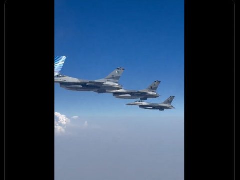 Pakistan qırıcıları İlham Əliyevin&nbsp;təyyarəsini müşayiət etdi - VİDEO