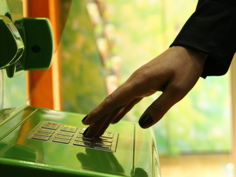 Bank kartlarından oğurluq edən şəxslər TUTULDU
