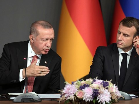 Ərdoğan Makronla Ermənistan-Azərbaycan danışıqlarını müzakirə edib