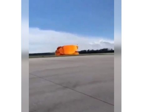 Hərbi təyyarə qəzaya uğradı - Anbaan görüntülər