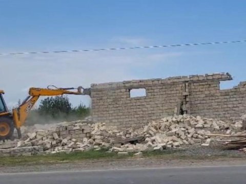 Qubada qanunsuz tikili söküldü - VİDEO