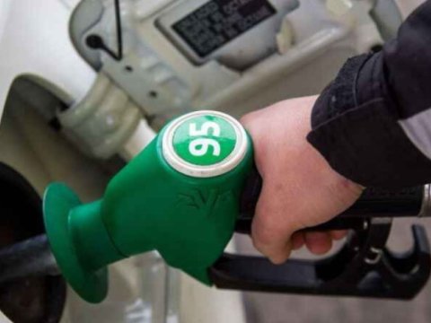 Aİ-95 markalı benzin UCUZLAŞIR