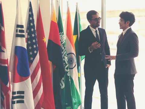 Beynəlxalq münasibətlər: Bu ixtisası niyə seçməli, niyə seçməməli...