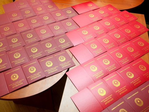 Bakıda 3320 məzun məktəbi fərqlənmə attestatı ilə bitirib