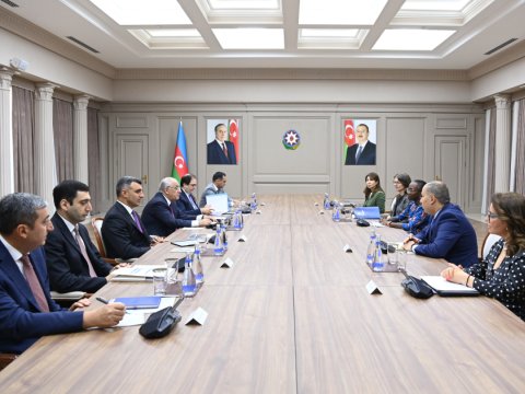 Əli Əsədov Dünya Bankının regional direktoru ilə görüşdü