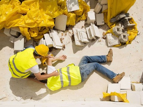 Bakıda usta 3-cü mərtəbədən yıxıldı