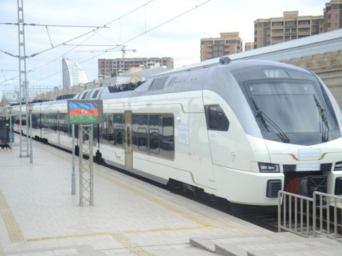 Bakıya yeni elektrik qatarı gətirildi