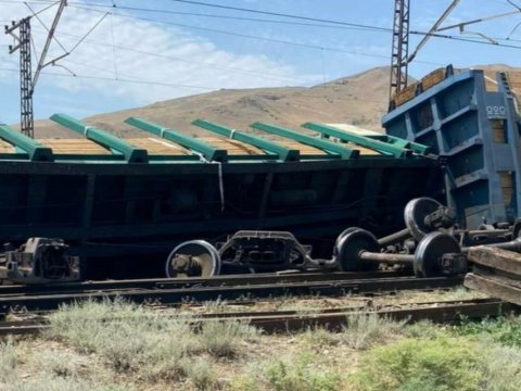 Rusiyadan gələn qatar Siyəzəndə relsdən çıxdı - RƏSMİ