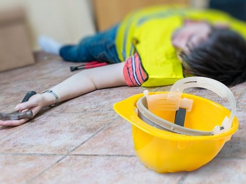 Bakı Dəniz Limanında işçi yıxılaraq öldü