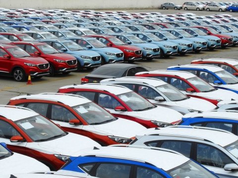 Ölkəmizə gətirilən maşınlar bahalaşıb, sayı azalıb