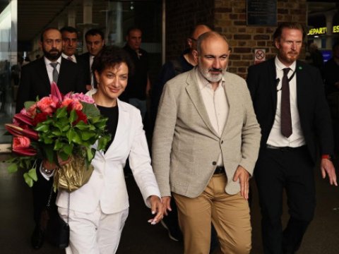 Paşinyan Londona belə getdi