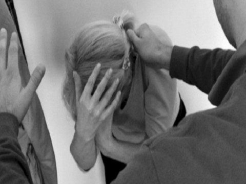 Kürdəmirdə sürücü sərnişini döyərək qarət edib