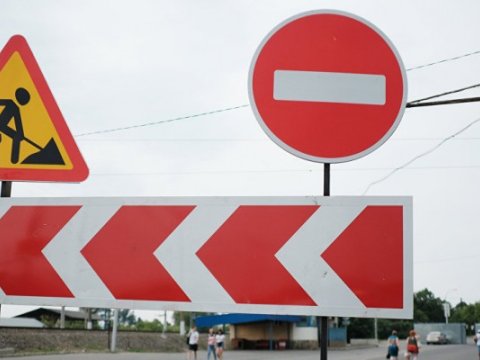 İki küçədə nəqliyyatın hərəkəti məhdudlaşdırıldı