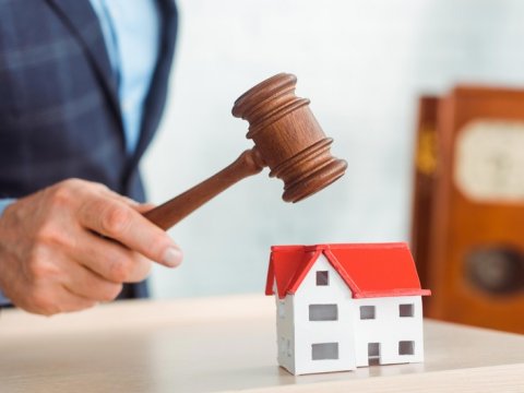 Bağlanan&nbsp;3 bankın əmlakları hərraca çıxarılır