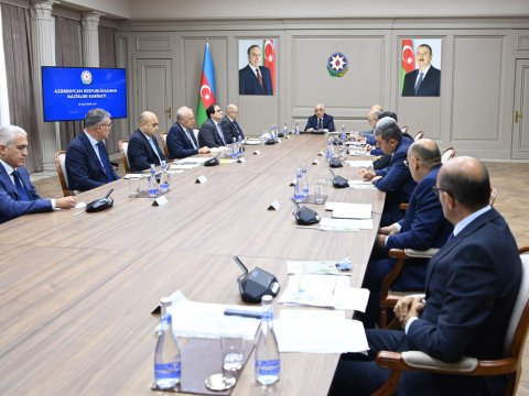 Əli Əsədov iclas keçirdi, tapşırıqlar verdi&nbsp;