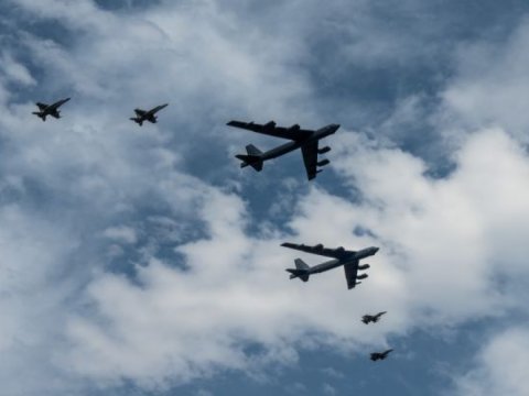 Ukrayna ilə sərhədə strateji bombardmançılar yerləşdirildi