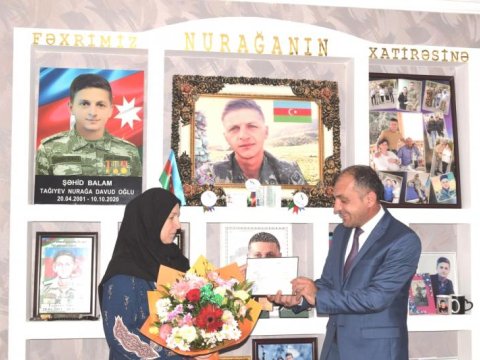 Şəhid anası məzun oldu - FOTO