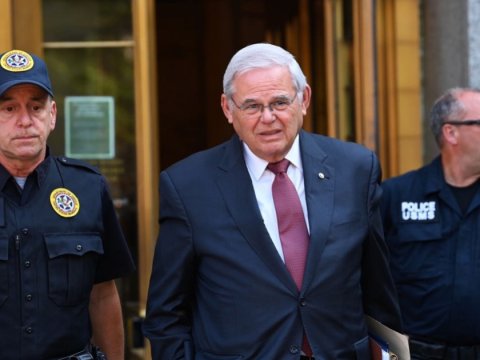 Ermənipərəst senator istefa verdi