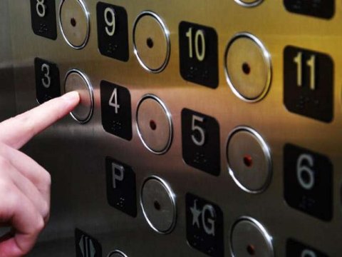 Bakıda liftdə qalmış 9 nəfər xilas edildi