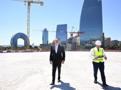 İlham Əliyev Zəfər parkında&nbsp; - FOTO