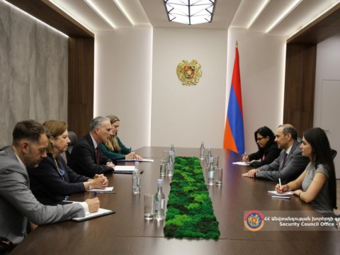 Lui Bono İrəvana gəldi - Ermənistan-Azərbaycan danışıqlarını müzakirə etdi