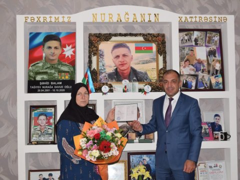 Məktəbdən məzun olan ŞƏHİD ANASI: &ldquo;Təhsilimə davam etmək istəyirəm&rdquo;&nbsp;