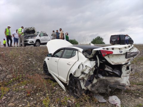 Ödənişli yolda 3 maşın qəzaya düşdü -&nbsp;Yaralananlar var