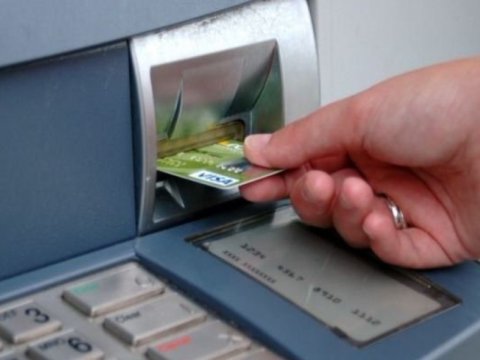 Bank kartlarından oğurluq edən 2 nəfər&nbsp;tutuldu