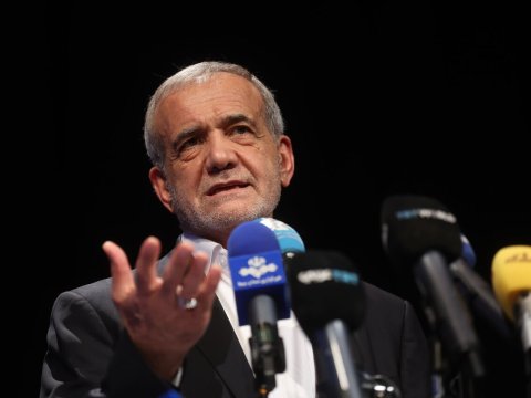 İranın azərbaycanlı prezidenti: &ldquo;Məni çox tərifləməyin, səhvlərimi deyin!&rdquo;