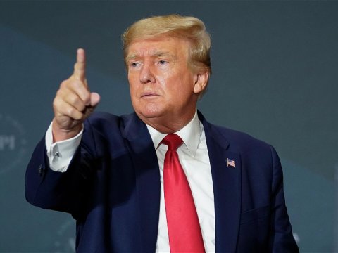 Almaniyanın eks-prezidenti Trampı Hitlerə bənzətdi