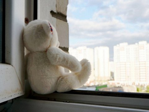 Hündürlükdən yıxılan azyaşlı ÖLDÜ&nbsp;