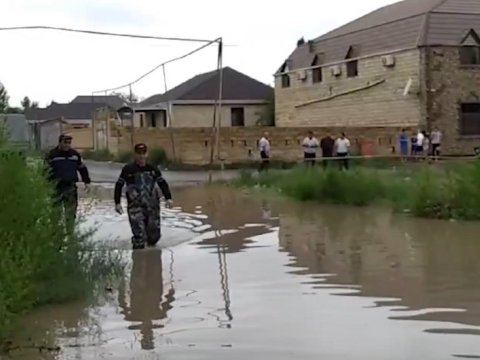 Gəncədə evləri su basdı - VİDEO