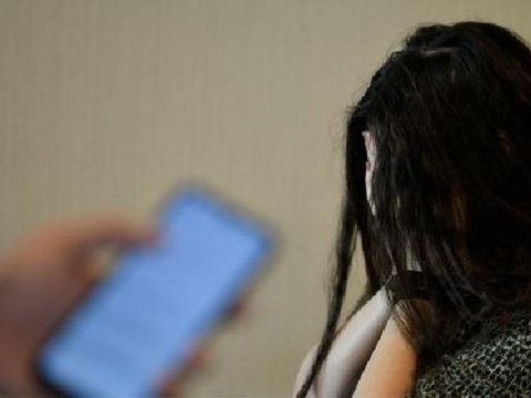 Qadını fotolarla şantaj etməkdə şübhəli bilinən şəxs saxlanıldı