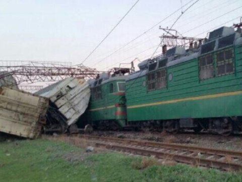 Qatar relsdən çıxdı - Yaralılar var