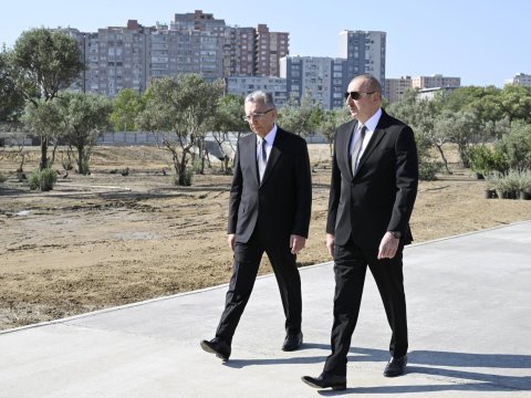İlham Əliyev yeni yaradılan parkda - FOTOLAR