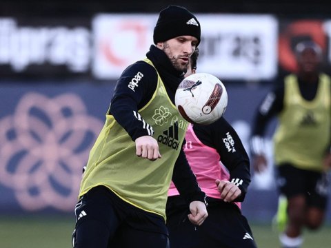 &ldquo;Beşiktaş&rdquo; iki futbolçu ilə yollarını ayırdı