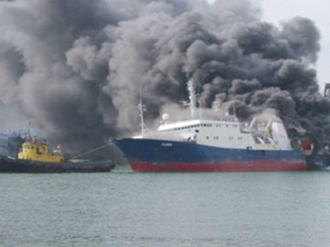 Bakıda gəmi yandı - Xəsarət alan&nbsp;var
