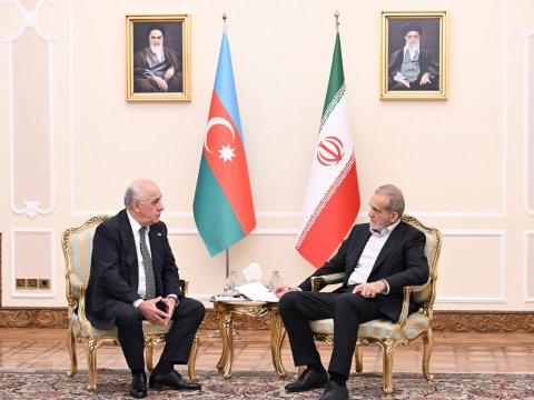 Əli Əsədov Pezeşkianla görüşdü - FOTO