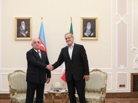 İlham Əliyevin dəvətnaməsi Pezeşkiana təqdim olundu