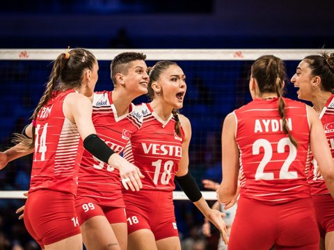 Türkiyəli &ldquo;sultanlar&rdquo; Paris Olimpiadasının 1/4 finalına çıxdılar