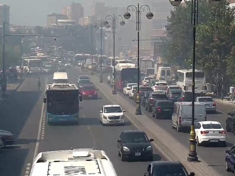 Məşhur bazarın yaxınlığında yanğın - Sıxlıq yarandı (VİDEO)