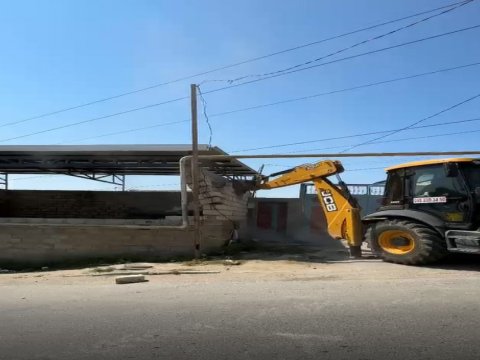 Masazırda sənədsiz tikinti söküldü - VİDEO