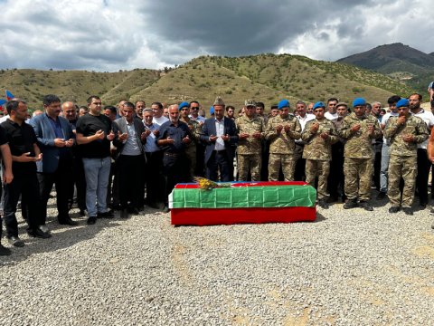 Şəhid&nbsp;Camal Quliyevin nəşinin qalıqları Laçında torpağa tapşırıldı