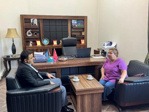 Ankarada yaşayan azərbaycanlı jurnalistdən Mədəniyyət Mərkəzinə hədiyyə...