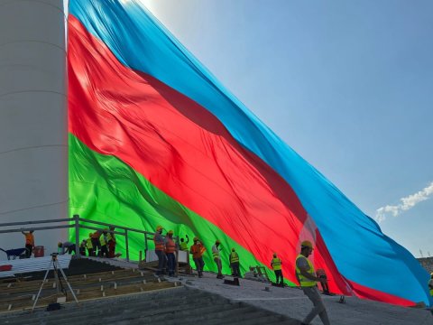 Bayrağımız 7 ildən sonra Dövlət Bayrağı Meydanında - VİDEO+FOTO