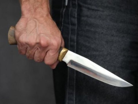 İki tanış bir-birini BIÇAQLADI