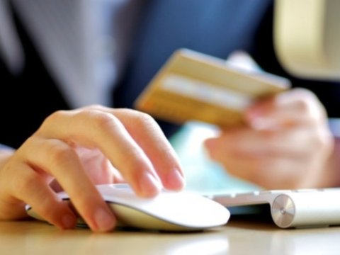 Azərbaycanda qadının kartından 50 min manat&nbsp;oğurlandı